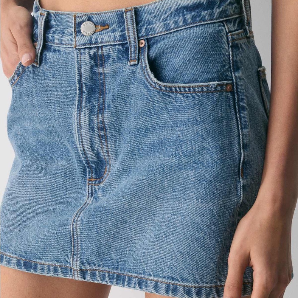 Aritzia Denim Forum blue 90s Ricci Jean skirt sz 24